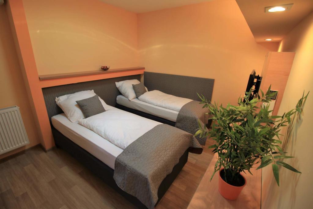 U Admirala Hotel Kladno Exterior foto